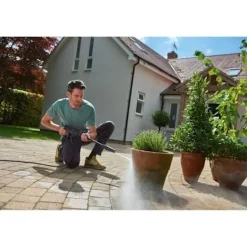 BOSCH Högtryckstvättar-högtryckstvätt - UniversalAquatak 135 (1900 W, 135 Bar, max flöde 410 l/h, 2 munstycken) Grönt och svart