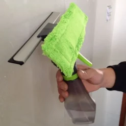Fönsterrengöring-3-i-1 Spray-Skrapa Borste Vattenspray Fönsterrengörare Glasskrapa Torkare Mikrofiberdukset Grön