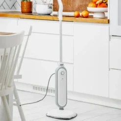 Adler Ångtvättar-Ångmopp 1300W med snabb uppvärmning och komplett tillbehörssats