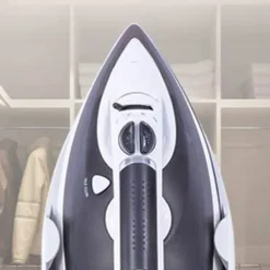 Strykjärn-Väggmonterad värmebeständig breddad elektrisk strykjärnshållare med krokar för garderobshotell Vit